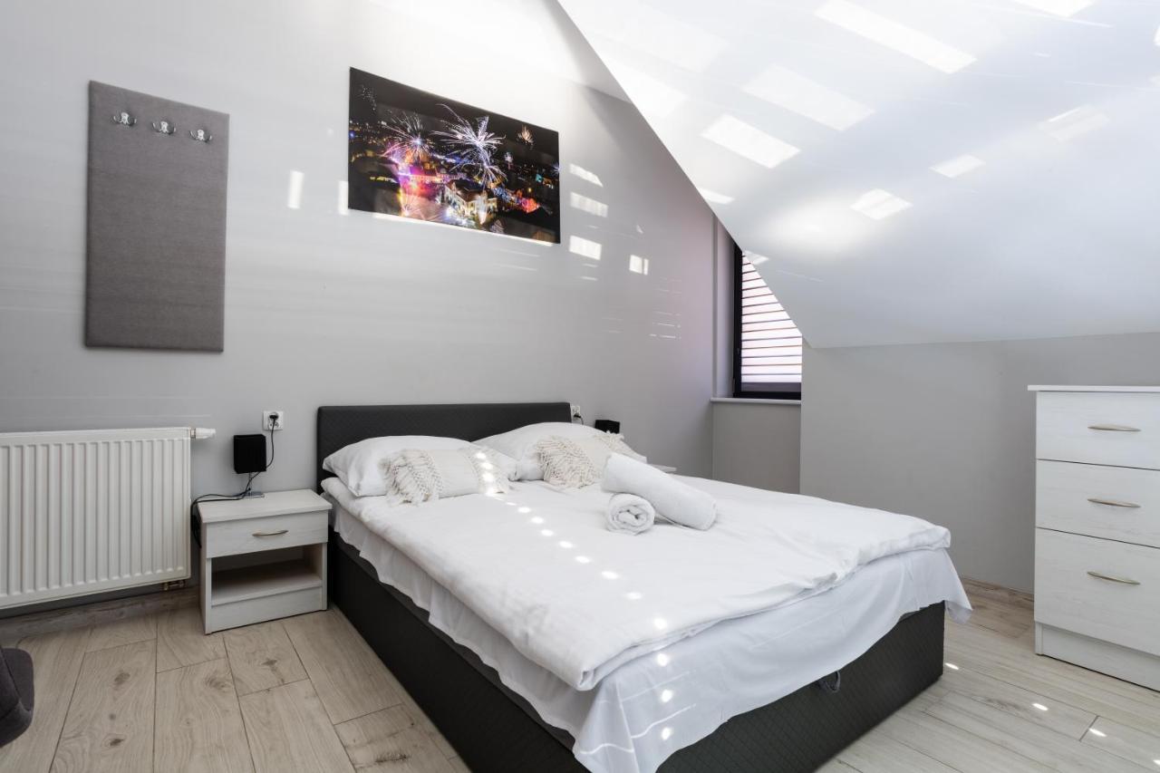 Noclegijarocin Bed & Breakfast Exterior foto